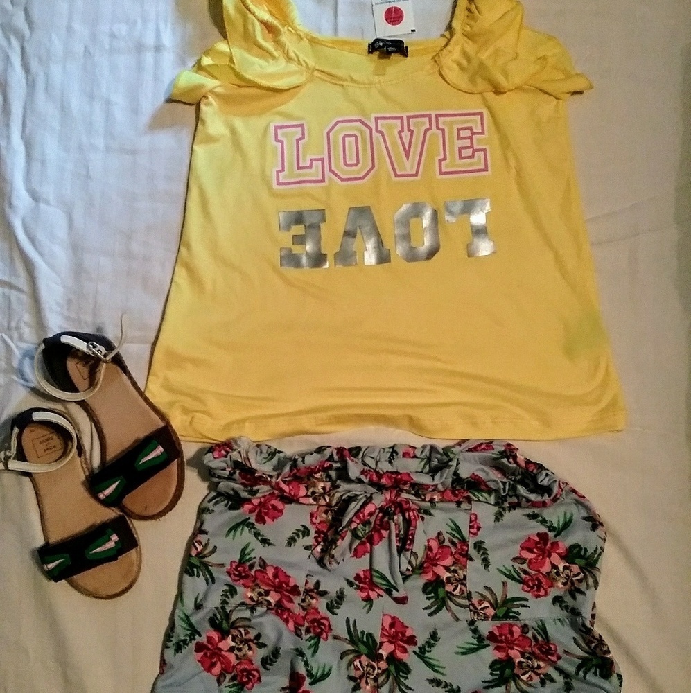 Brand new youth girls size 10/12 shorts outfit